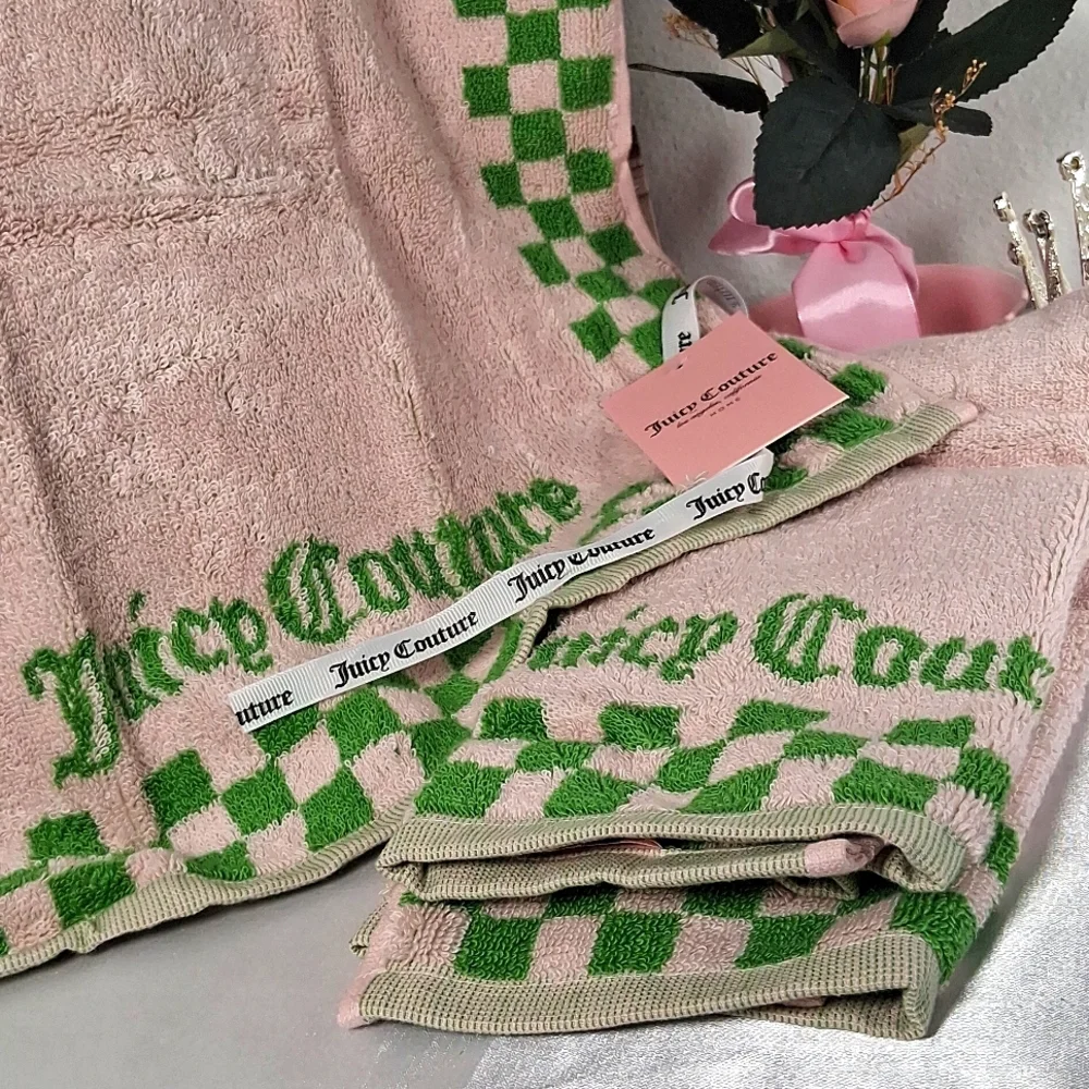 JUICY COUTURE Two Pack Green Hands Towels NWT 2065
